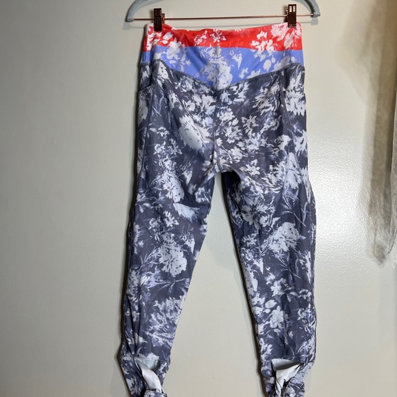 Free People Movement High-Rise Ankle Printed Wave Rider Cutouts Back Leggings - Picture 8 of 9